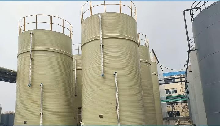 PP防腐储罐客户案例-缠绕储罐现场